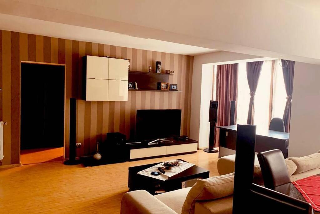 Cozy 2 Rooms Apartment Close To City Center Bucarest Extérieur photo